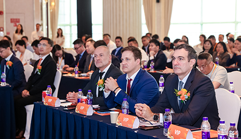 Meitu (จีน) ขึ้นรับรางวัลในนามของ Meitu Group ขณะที่ Meitu คว้ารางวัล LIXIL 2026 
